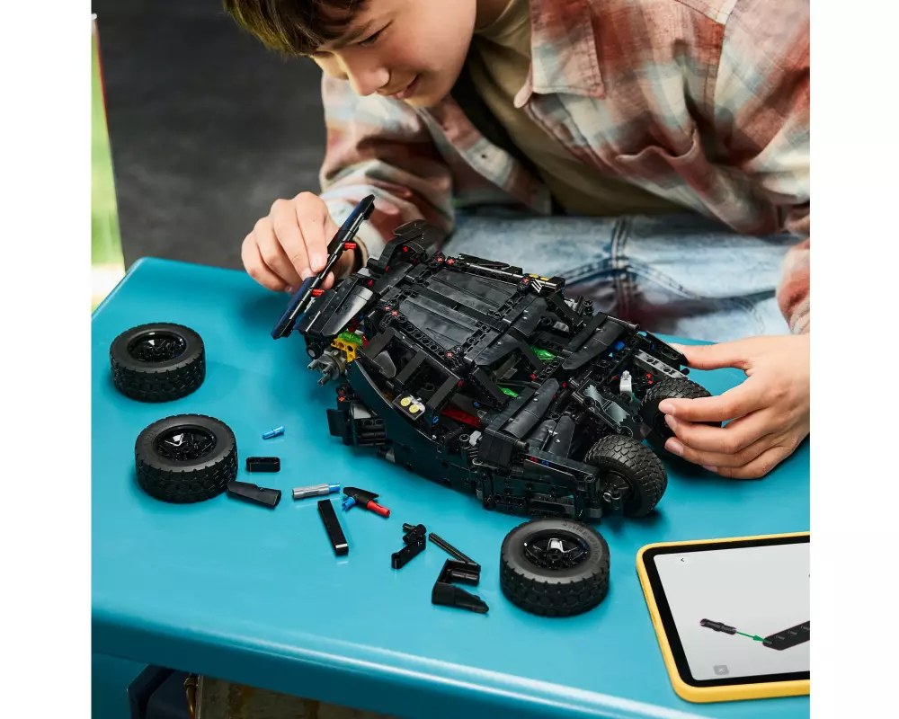 LEGO Technic Batmobile Tumbler 42239 Baukasten