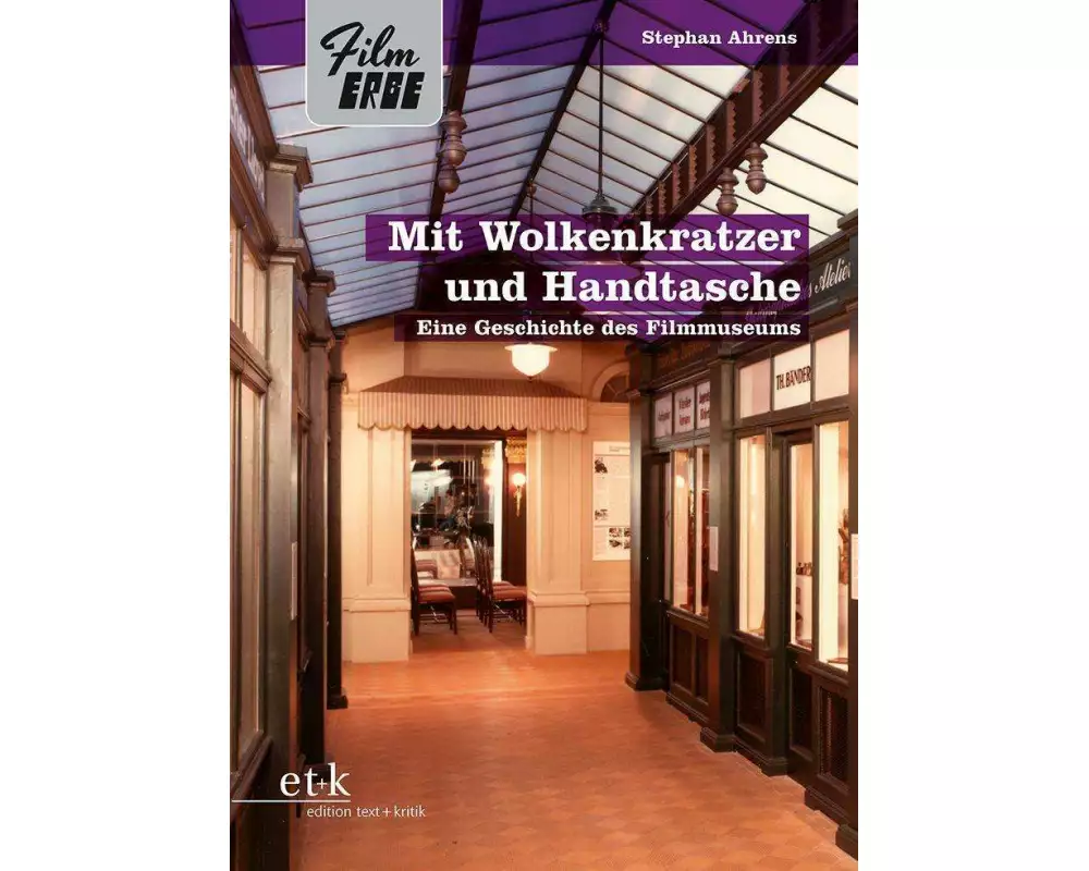 Mit Wolkenkratzer und Handtasche