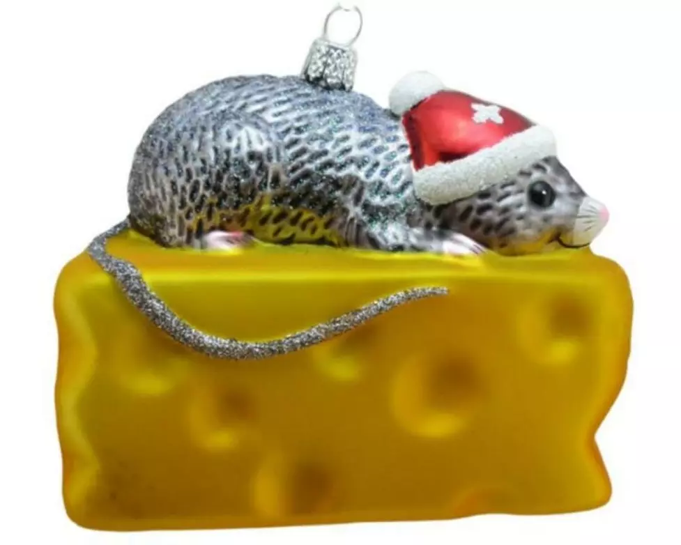 creanorm Weihnachtskugel Maus auf Käse mit CH Kreuz Mehrfarbig