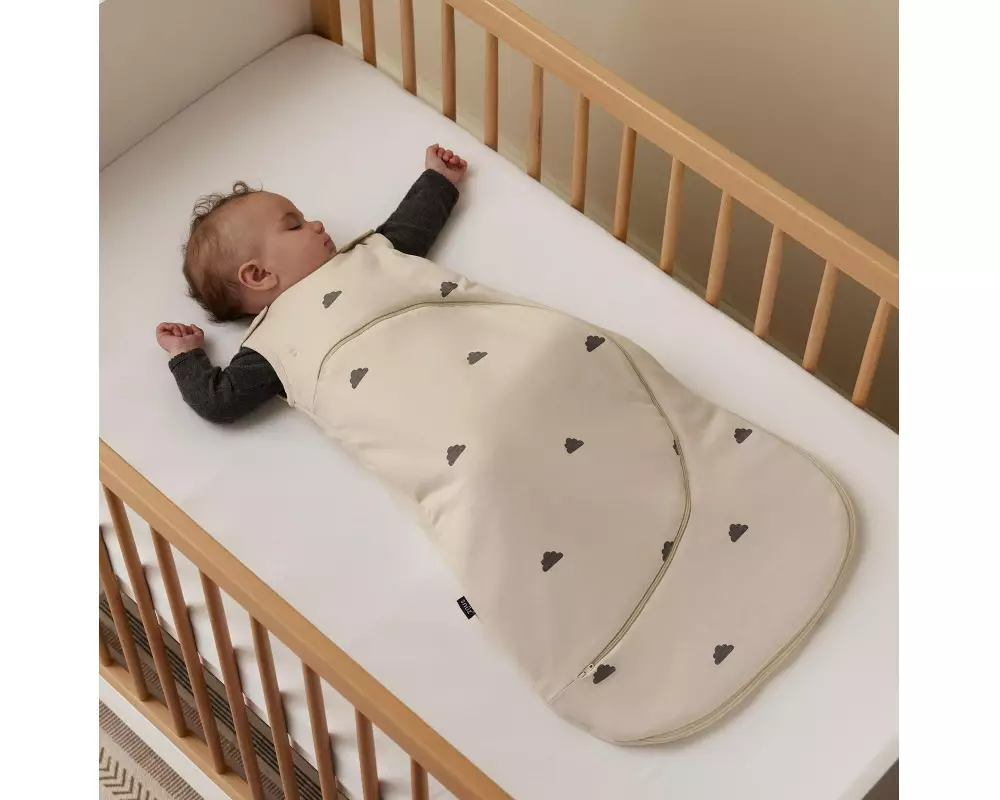 Snüz Pouch Babyschlafsack, 0-6 Monate Sand mit Wölkchen, TOG 0.5