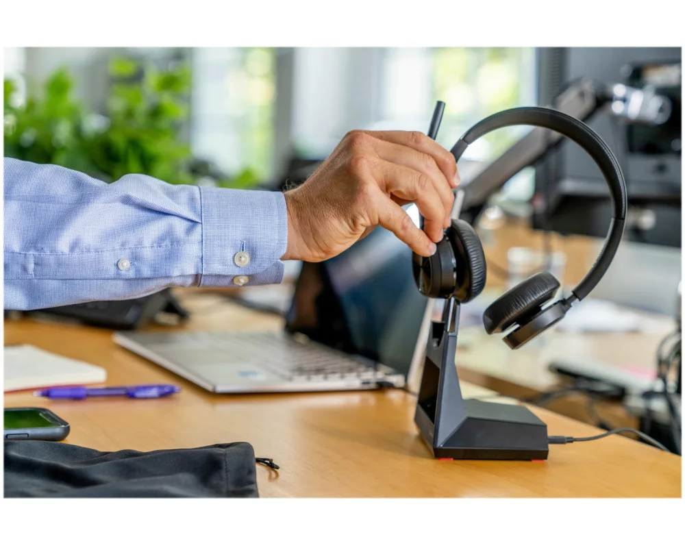 HP Poly Voyager 4320, Microsoft Teams Certified, USB-A Headset, +BT700 dongle