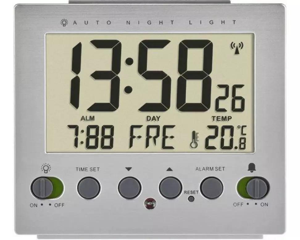 TFA Dostmann Funkwecker Silber