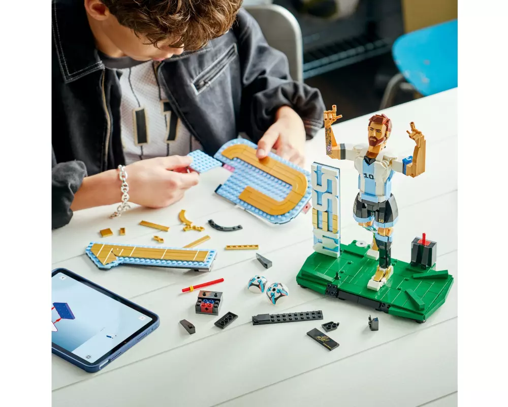 LEGO Editions Lionel Messi – Fussballlegende 43015