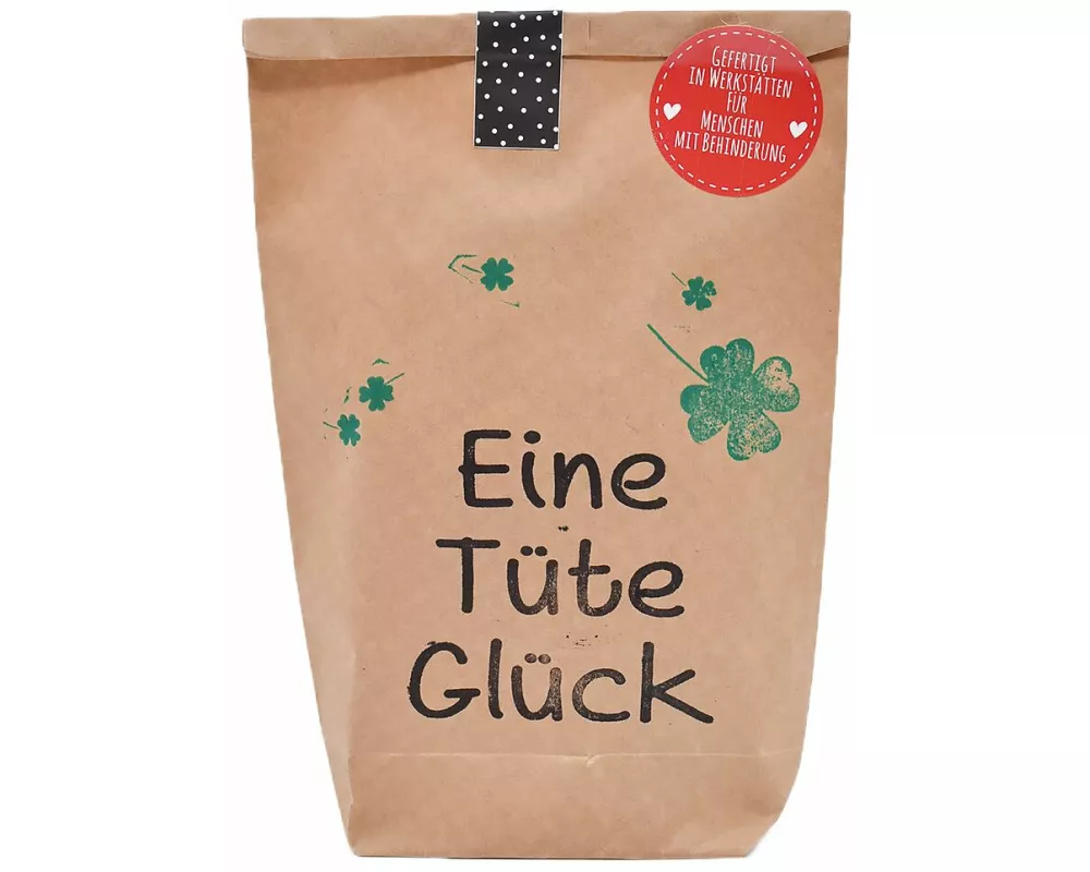 Wundertüte / Eine Tüte Glück mit Kleeblatt und Glücksbringer