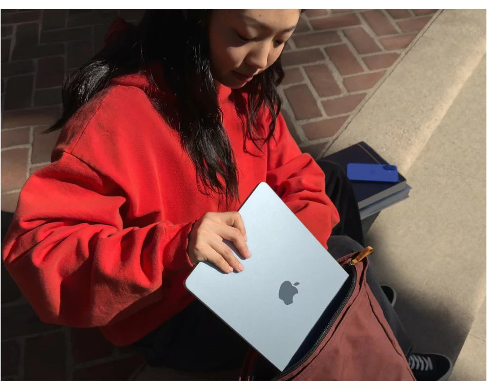 Apple MacBook Air 13" 2025 M4 8C GPU / 16 GB / 256 GB Sky Blue