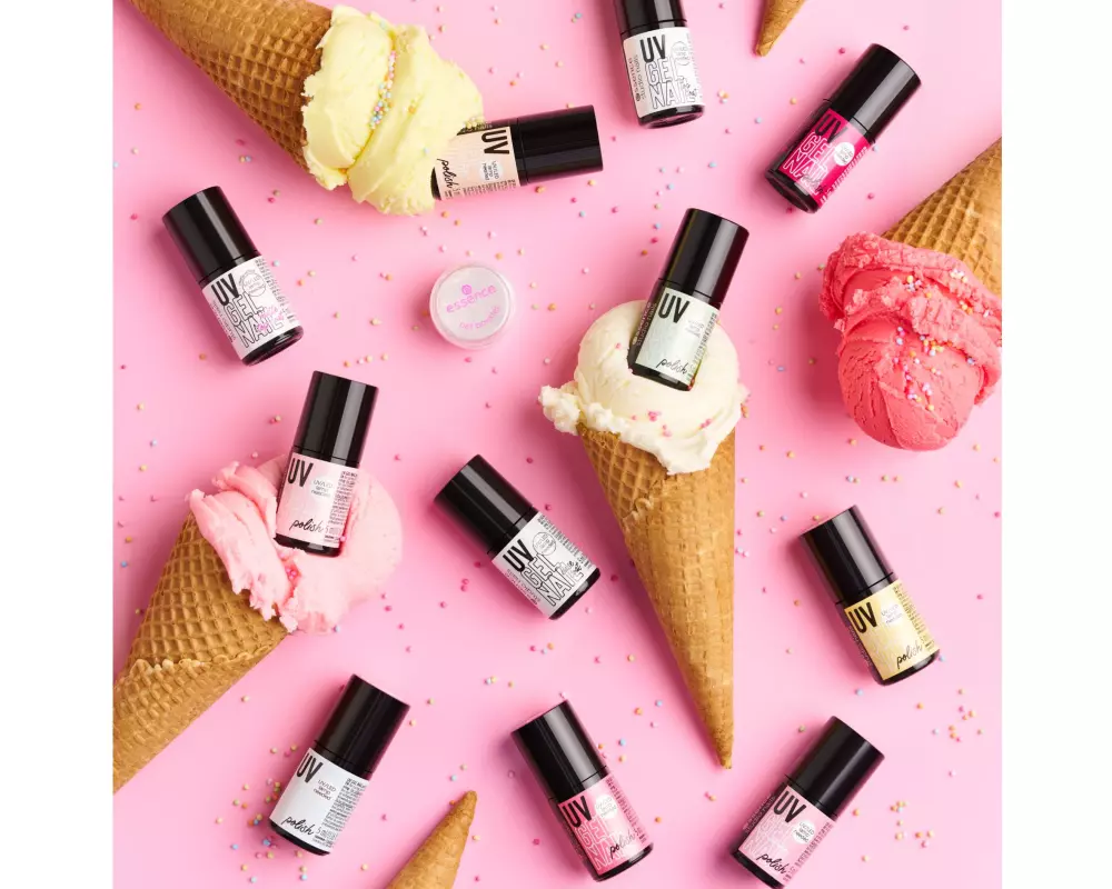 essence Topcoat Studio Nails UV Gel Nail Matte 01 Frosted Scoop