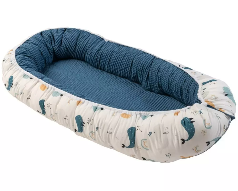 Ullenboom Babynest Cocoon Waffel-Motiv Blau Wale 55 x 95 cm