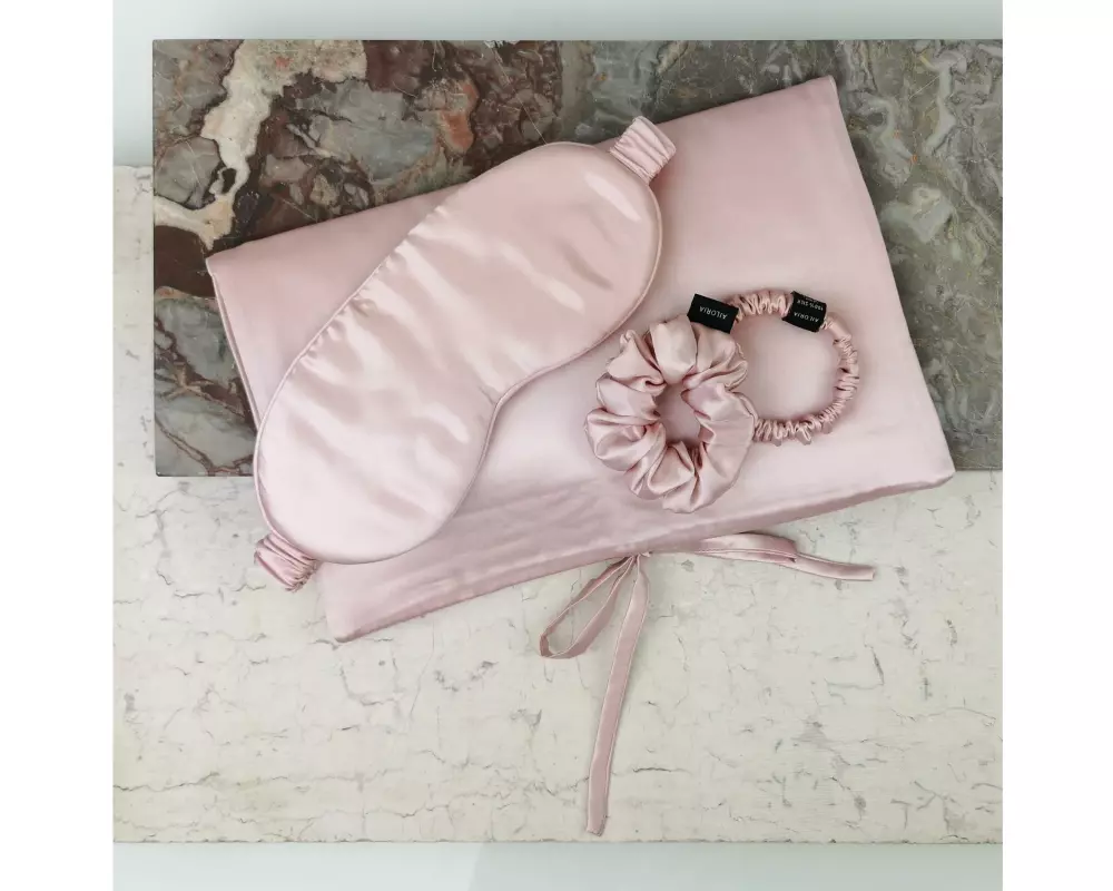 Ailoria Travel Set Seide, Tasche, Schlafmaske, Scrunchies, Rosa