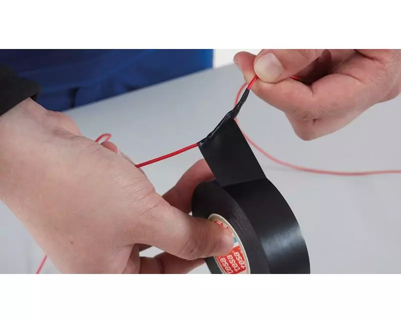 tesa Tesaflex 38 mm x 33 m, Schwarz