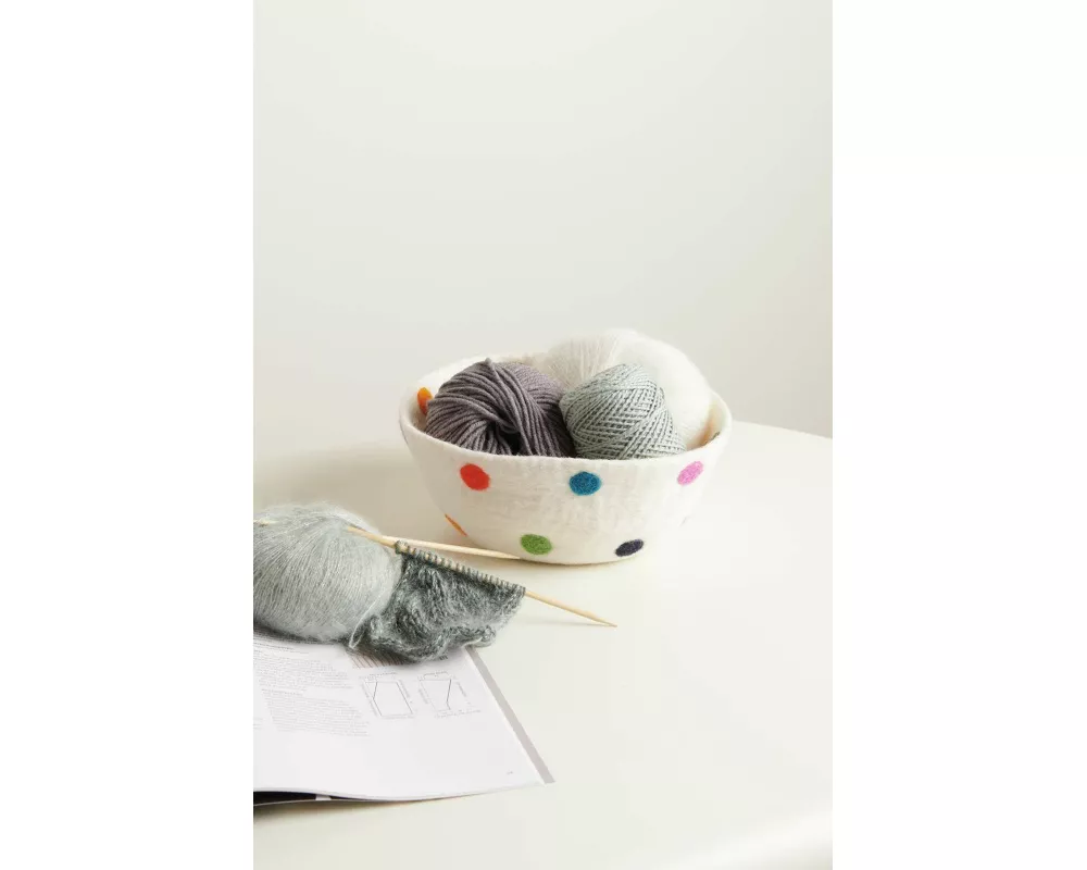 Filz-Korb Weiß, bunt gepunktet, handgefilzt, 23 x 23 x 9cm