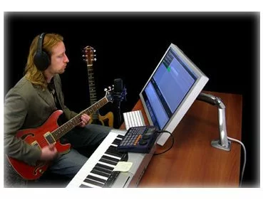 ERGOTRON desk mount, MX LCD, hight adjustable 13cm, 30 inch, 6,3-13,6kg, VESA 75x75-200x200mm, lift, pan, tilt, rotate