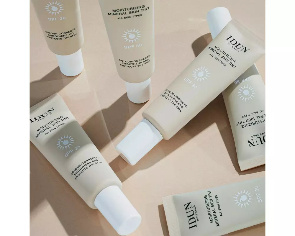 IDUN MINERALS Moisturizing Mineral Skin Tint Gamla Stan Light