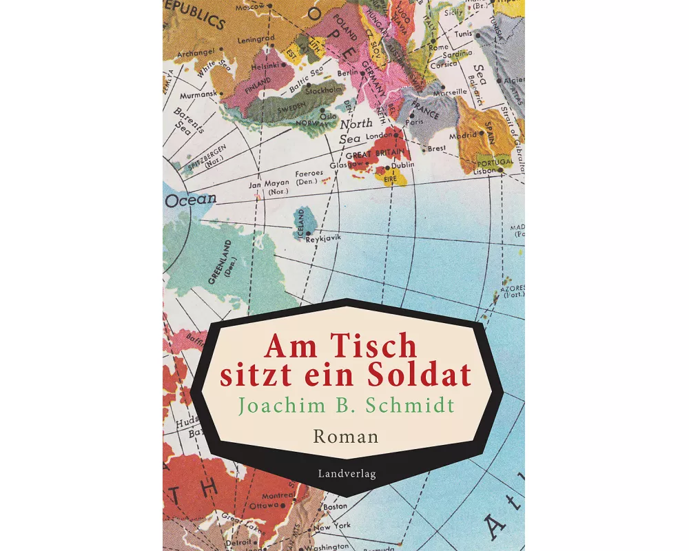 Am Tisch sitzt ein Soldat