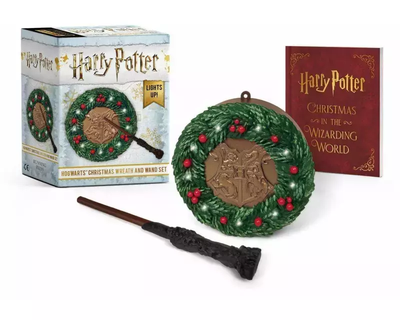 Harry Potter: Hogwarts Christmas Wreath and Wand Set