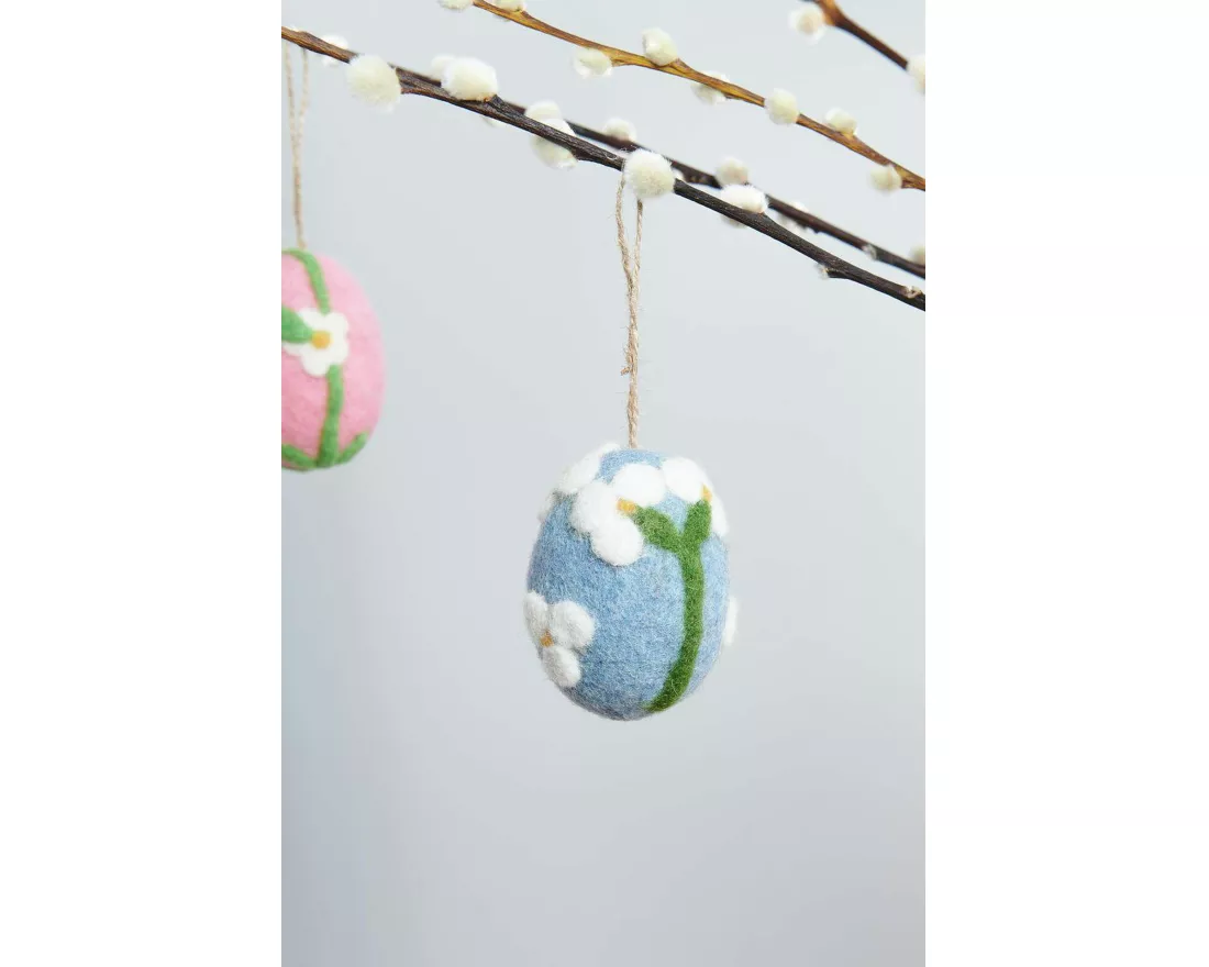 Aufhänger Filz-Ei Apfelblüte, Blau, 7,8 x Ø 5,8cm