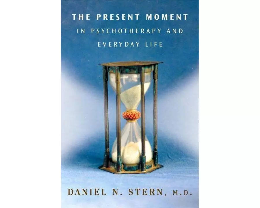The Present Moment in Psychotherapy and Everyday Life