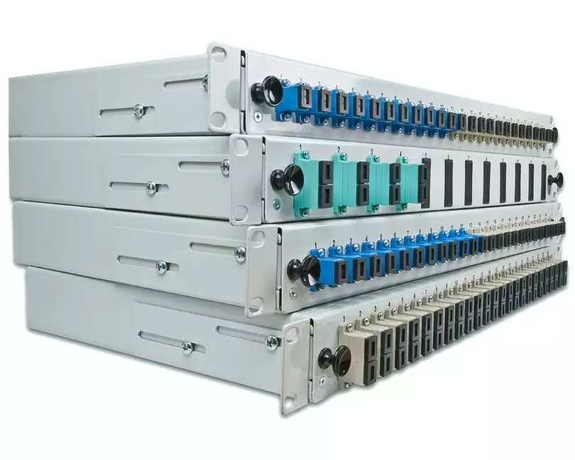 Lightwin 19" Verteiler Set Box mit 4x E2000/APC Kupplungen SM